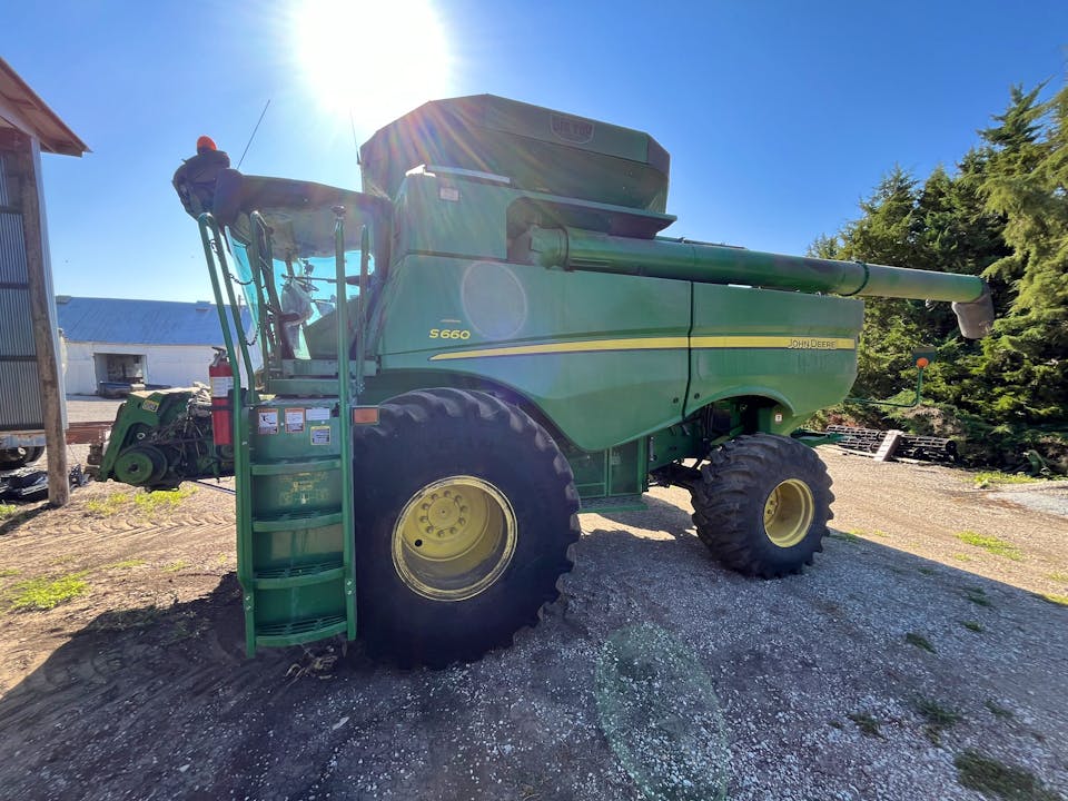 John Deere S660