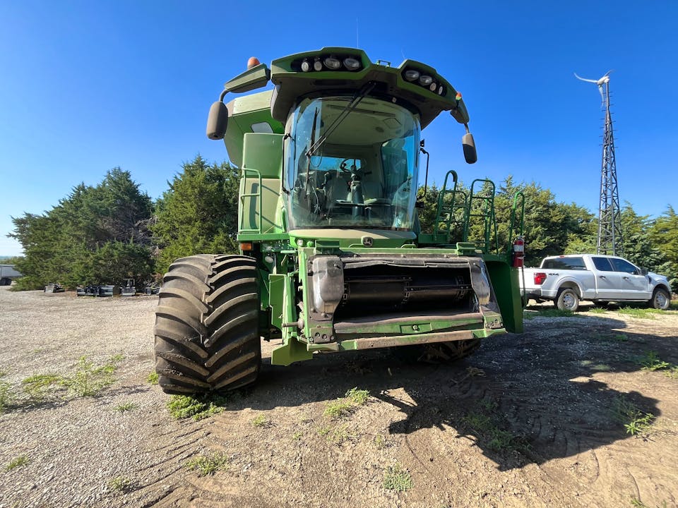 John Deere S660