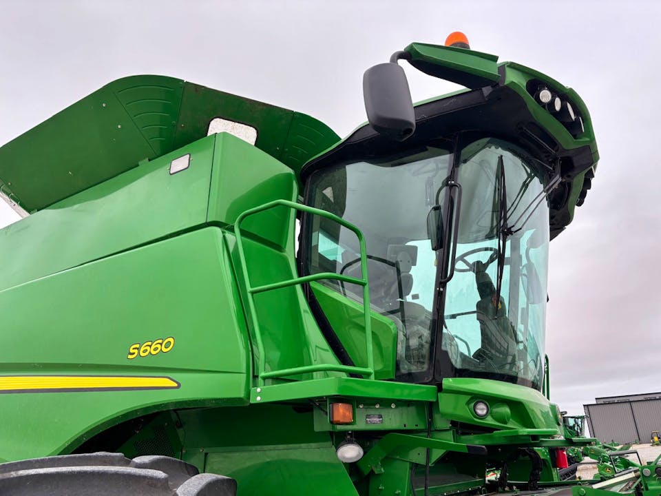 John Deere S660
