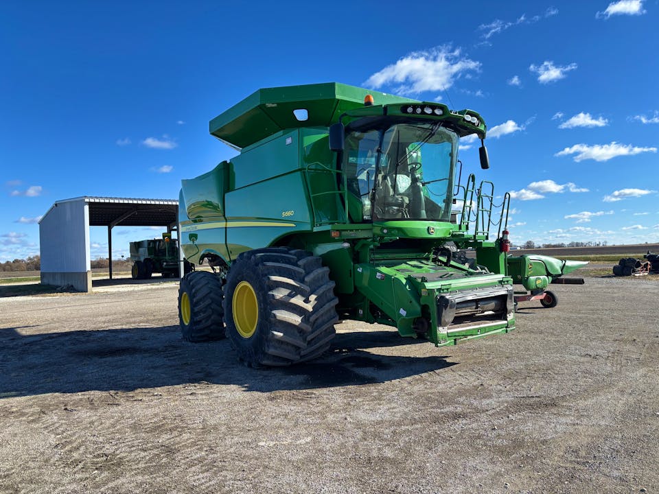 John Deere S660