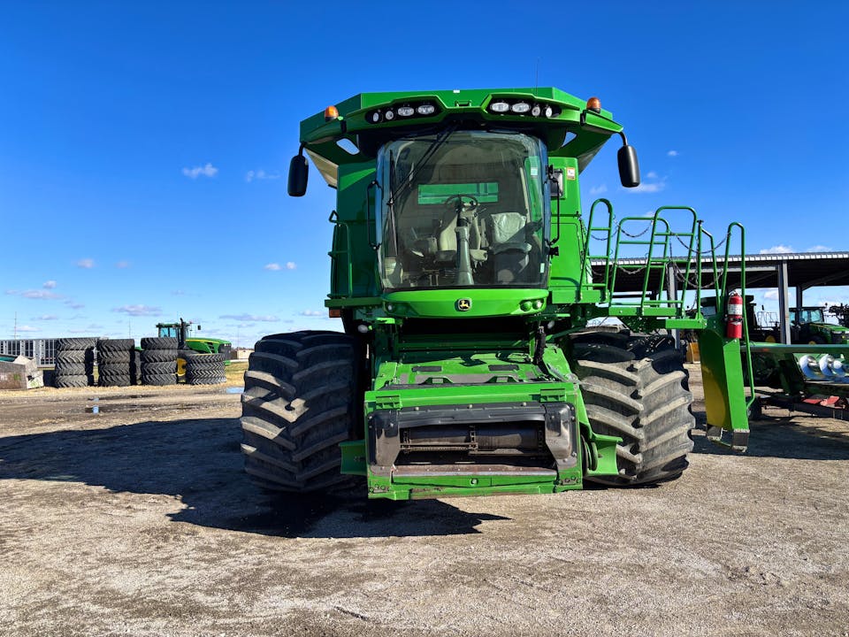 John Deere S660
