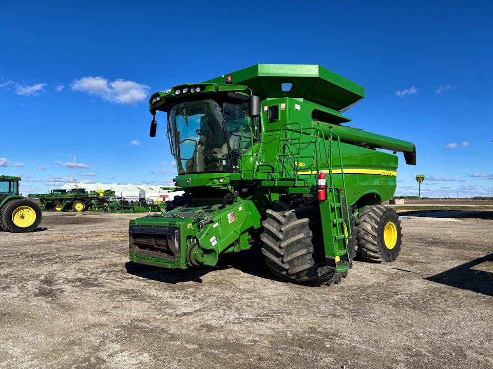 John Deere S660