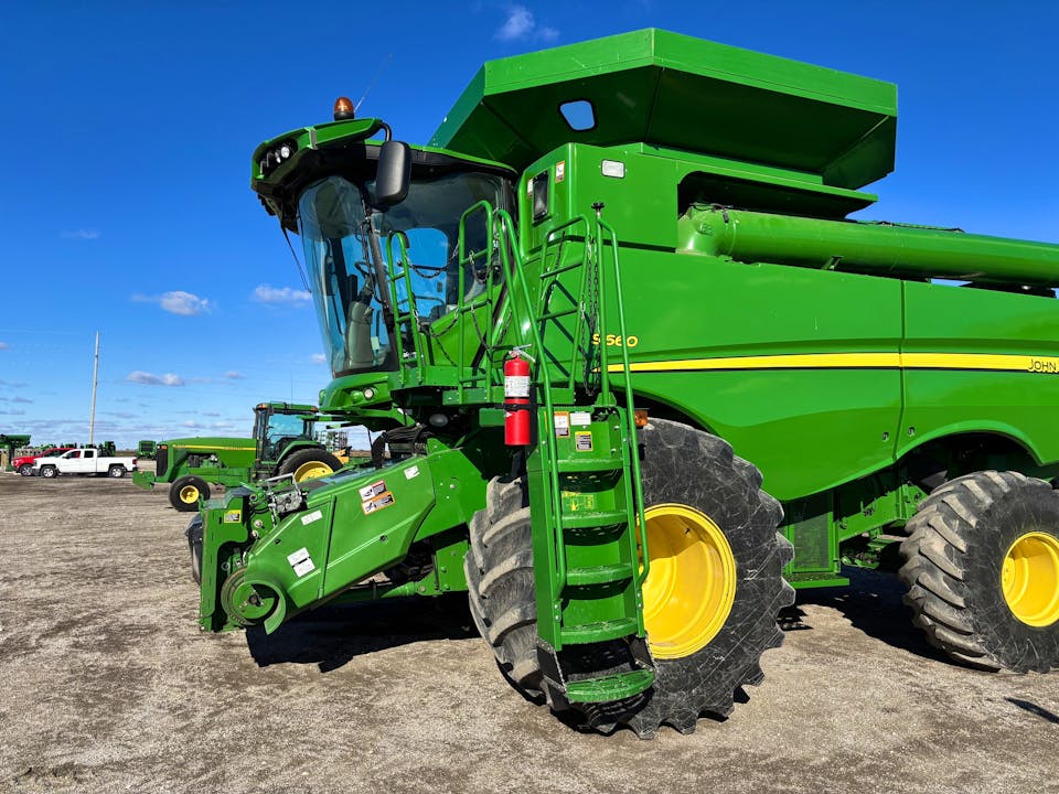 John Deere S660