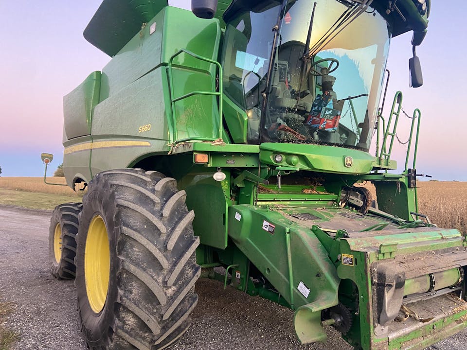 John Deere S660