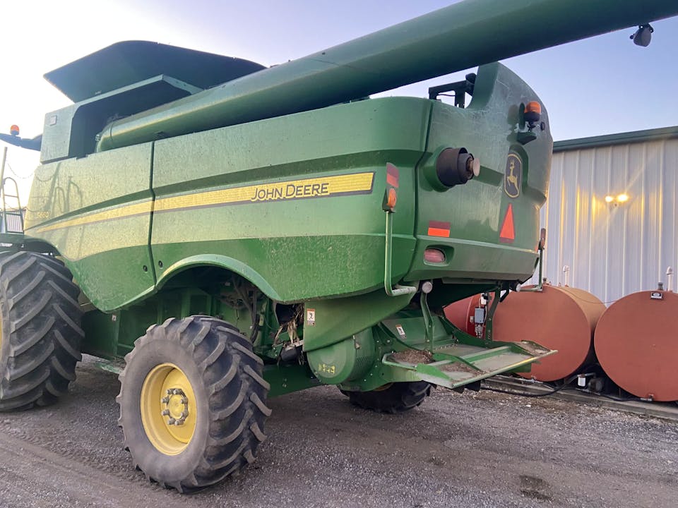 John Deere S660