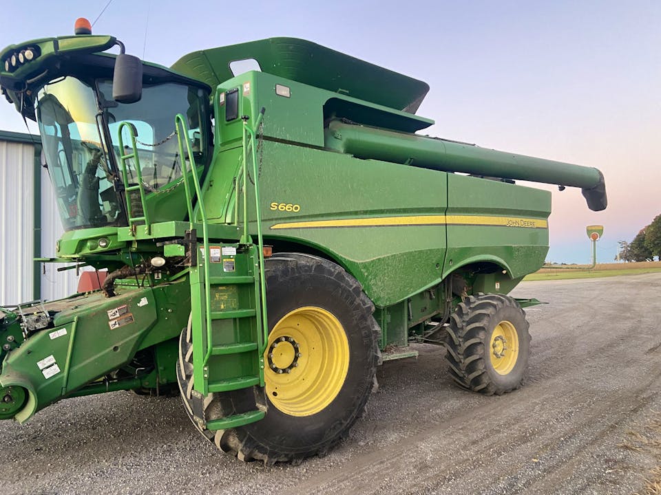 John Deere S660