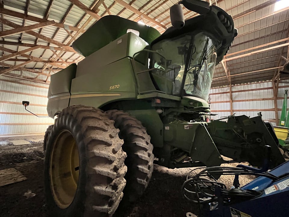 John Deere S670