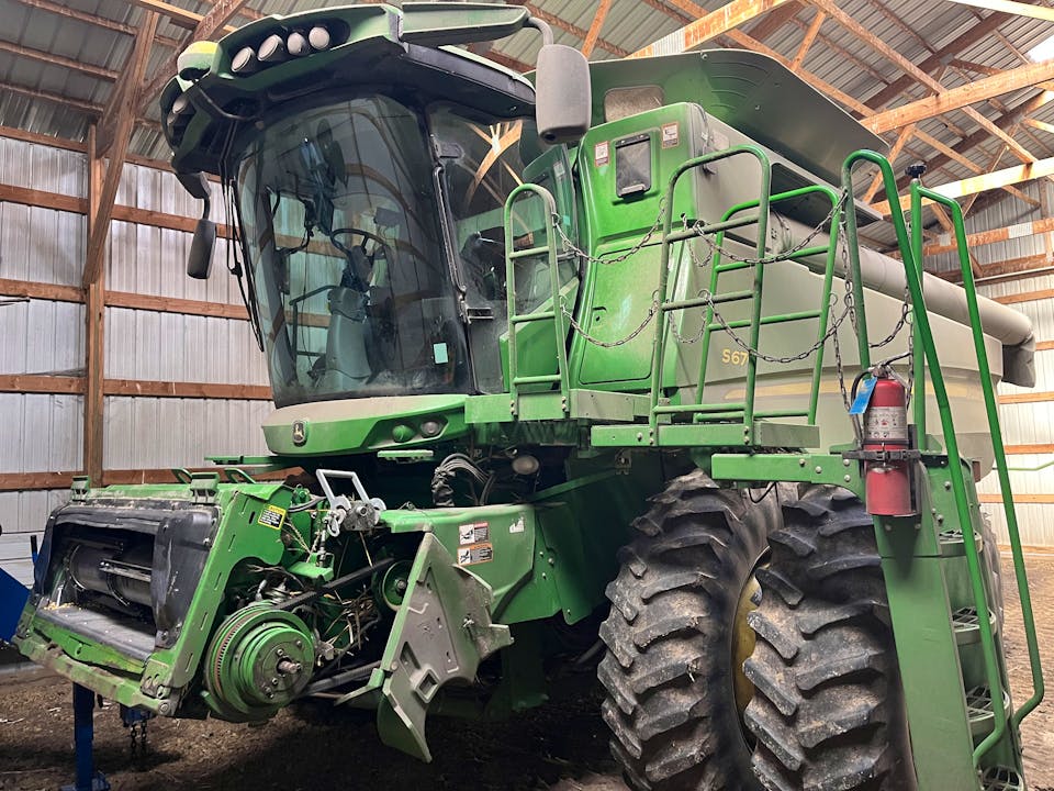 John Deere S670