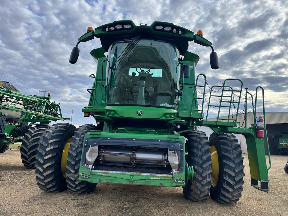 John Deere S670