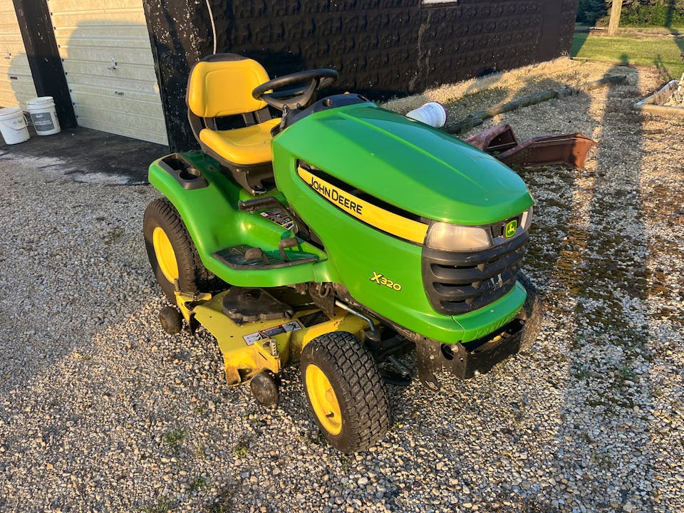 John Deere X320