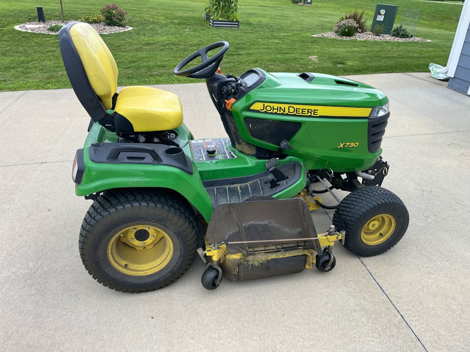 John Deere X730
