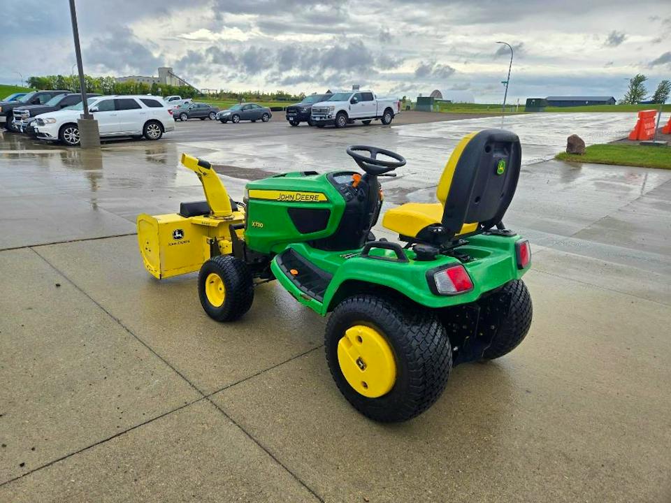 John Deere X730