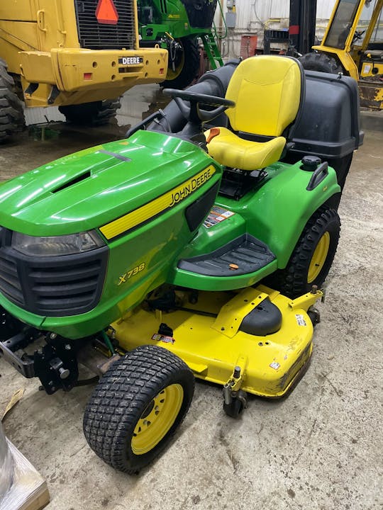 John Deere X738