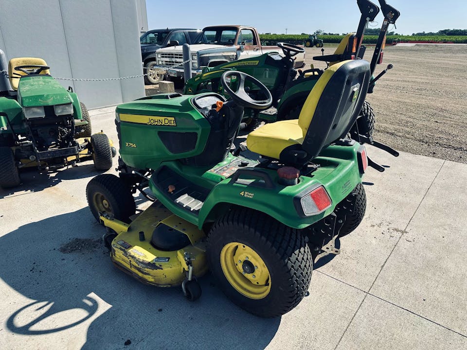 John Deere X754