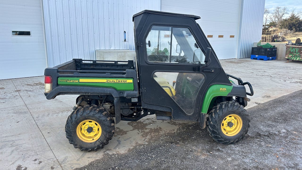 John Deere XUV825I GREEN
