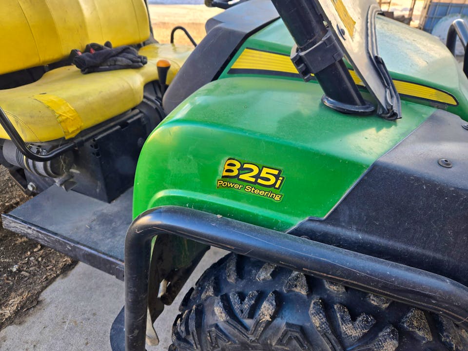 John Deere XUV825I GREEN