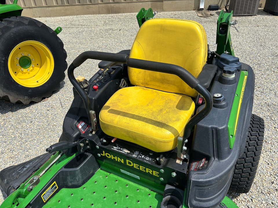 John Deere Z915B