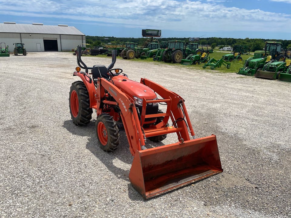 Kubota L3200