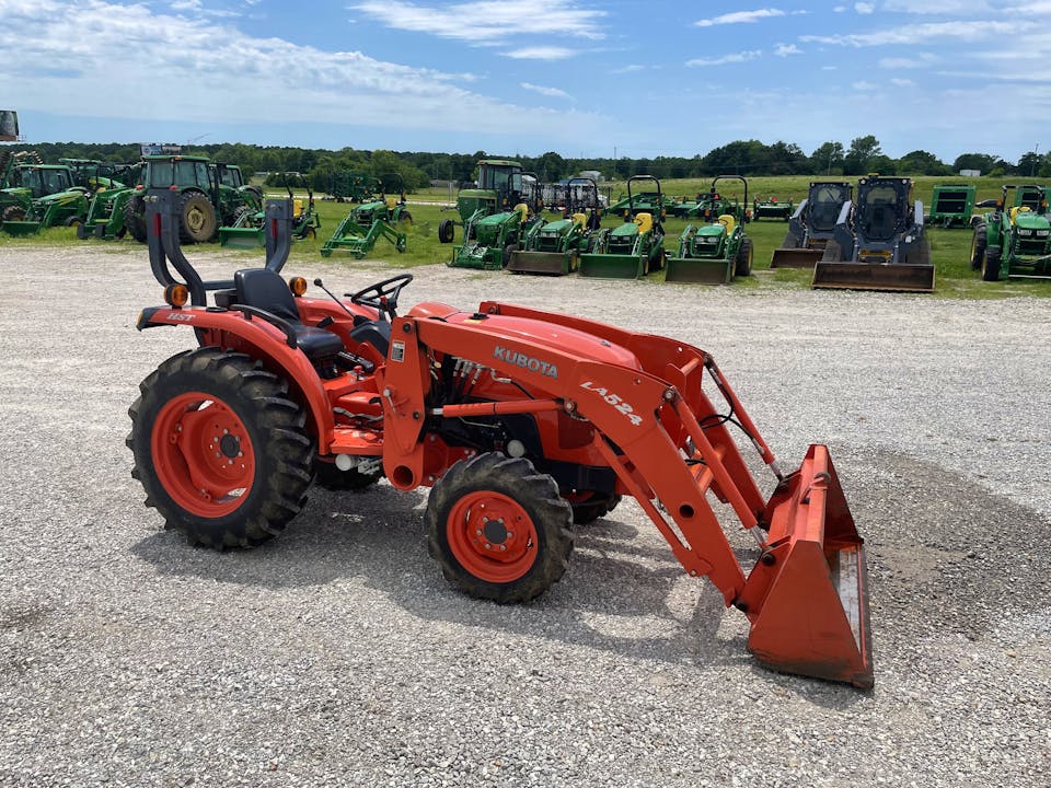 Kubota L3200