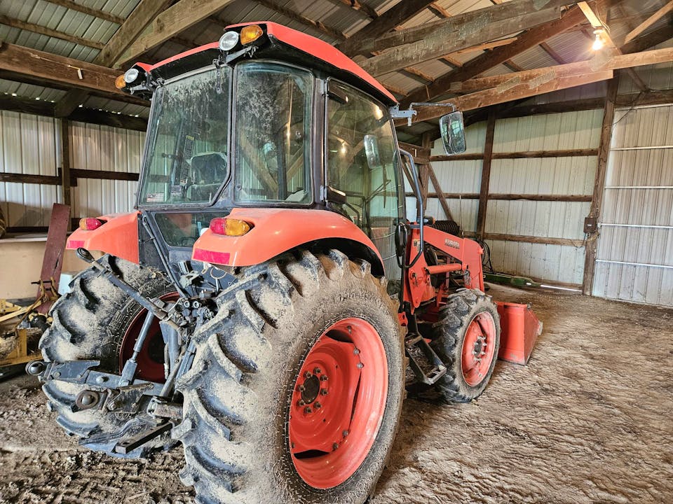 Kubota M7060