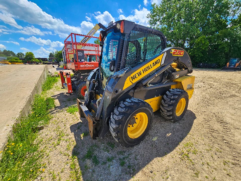 New Holland L230