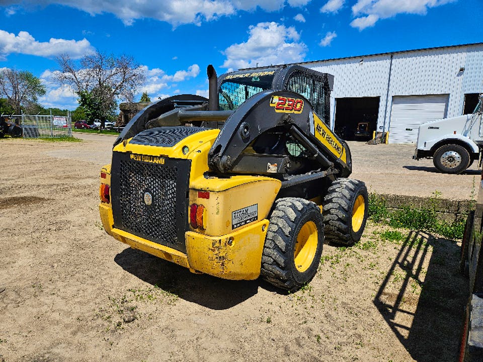 New Holland L230