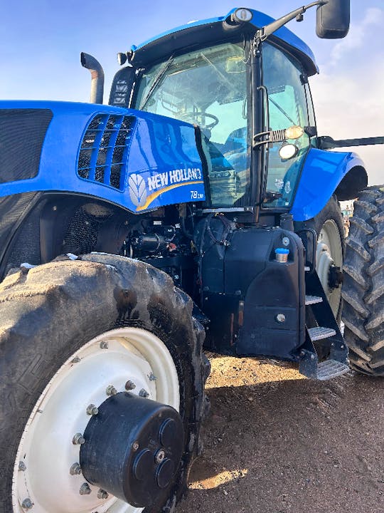 NEW HOLLAND T8330