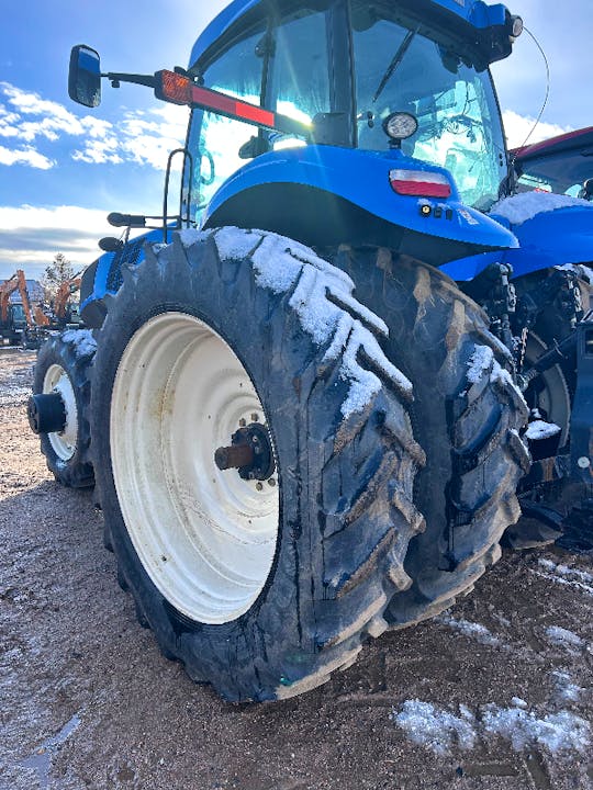 NEW HOLLAND T8330