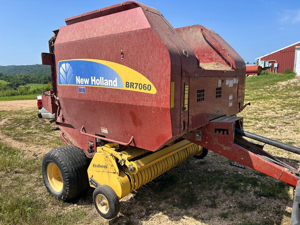 New Holland BR7060