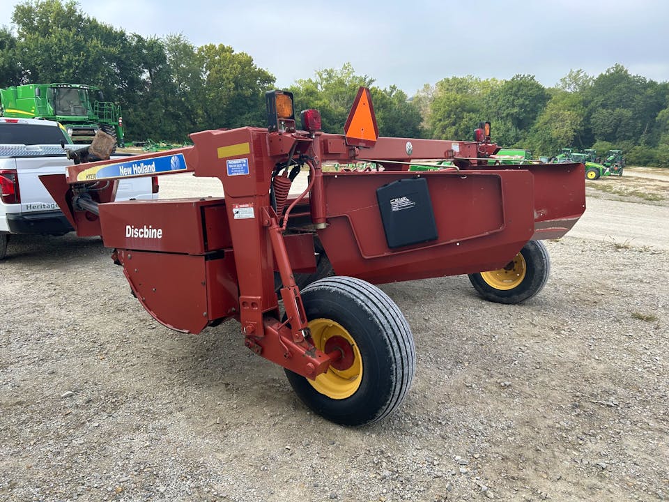 New Holland H7230