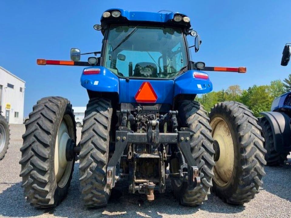 New Holland T8.275