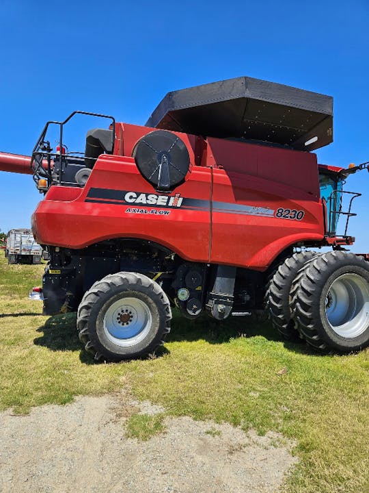 CASE IH 8230