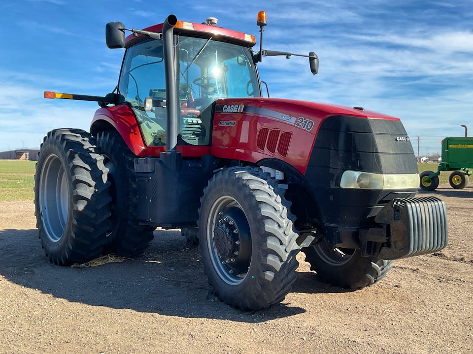 2014-case-magnum-210-377720