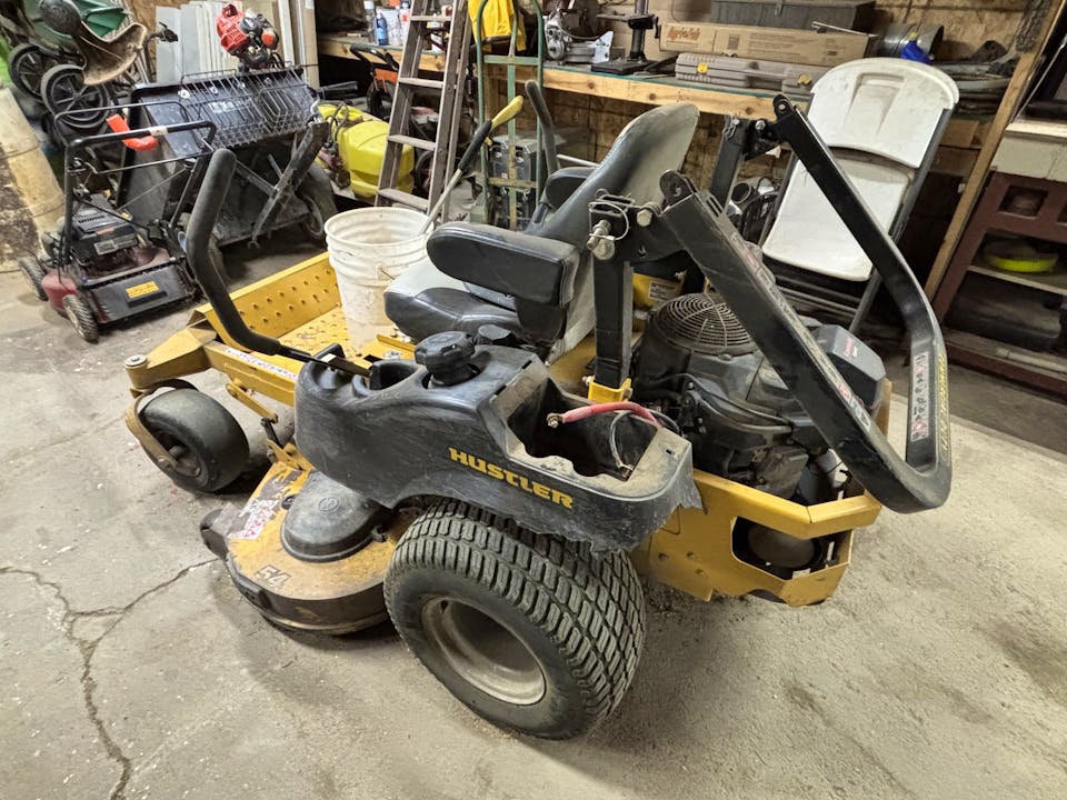 Hustler FasTrak SD 23.5