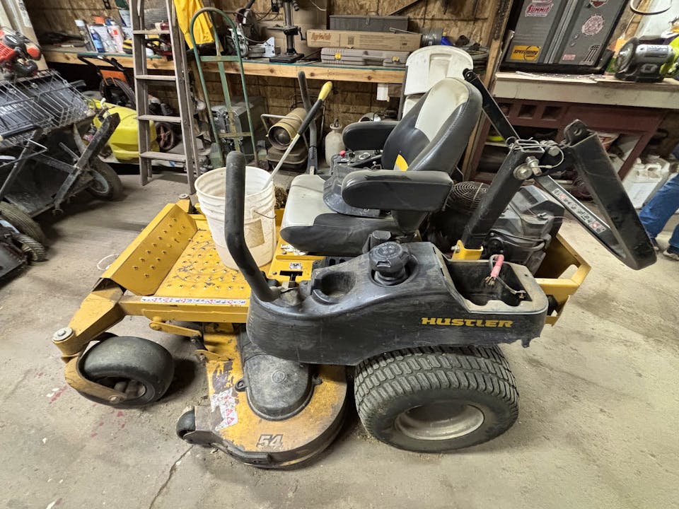 Hustler FasTrak SD 23.5