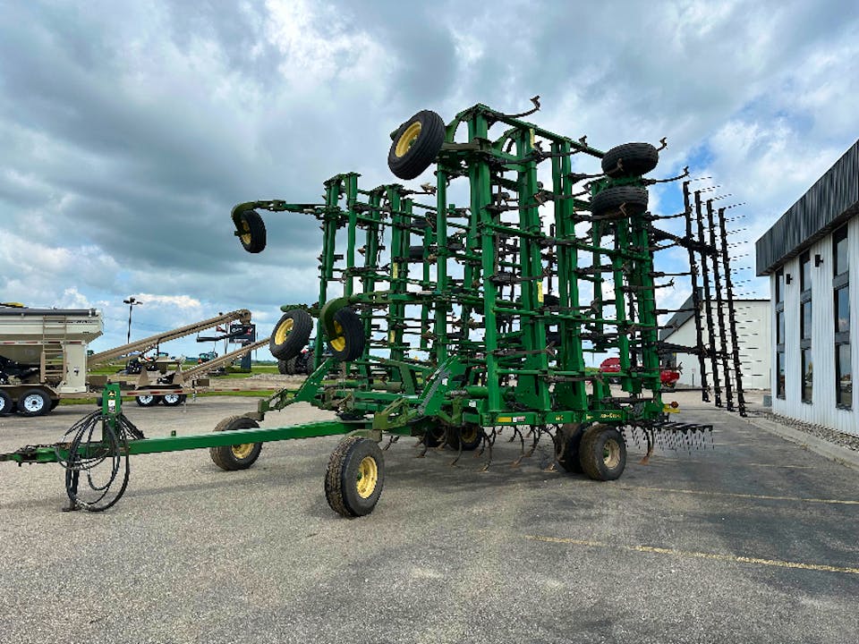 John Deere 2210