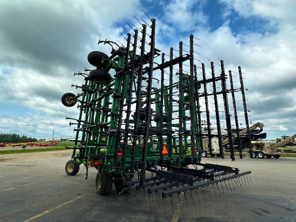 John Deere 2210