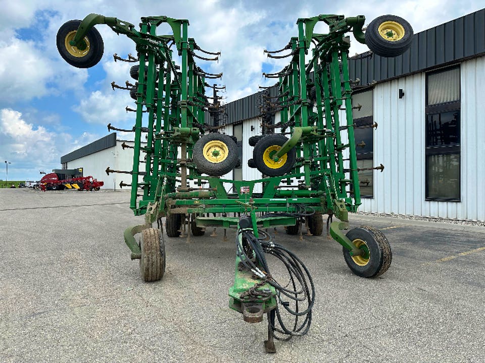 John Deere 2210
