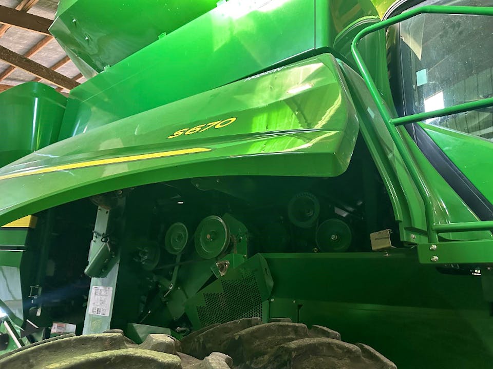 John Deere S670