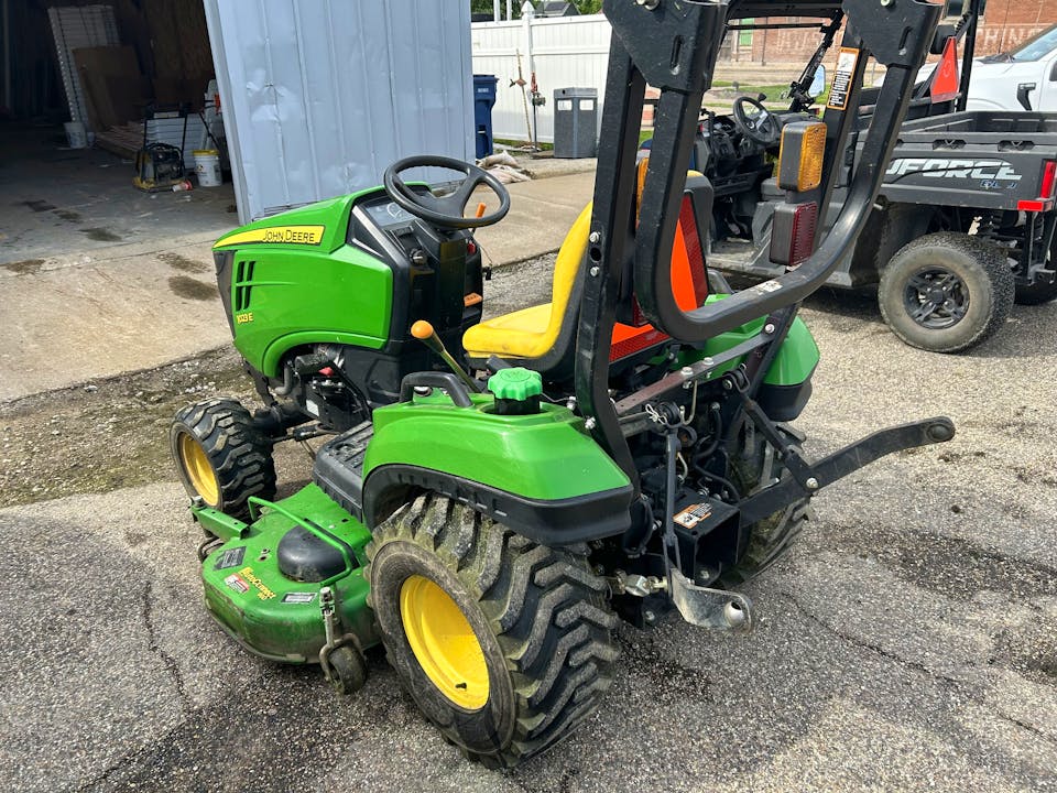John Deere 1023E