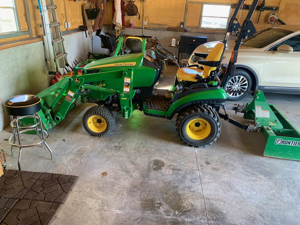 John Deere 1025R