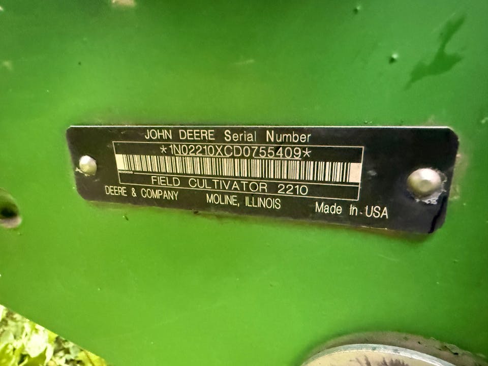 John Deere 2210