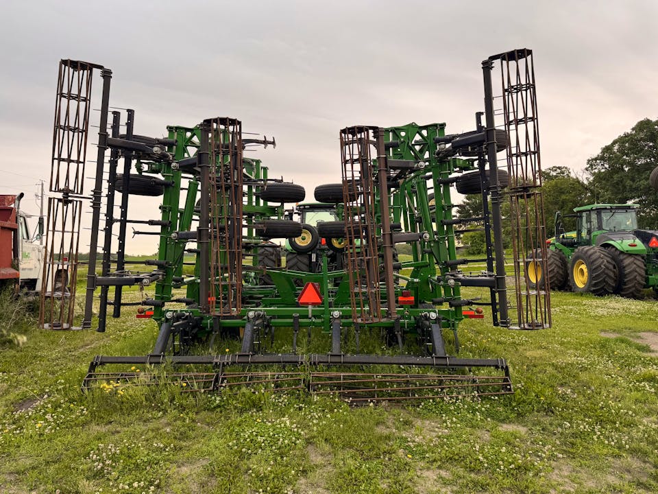 John Deere 2210