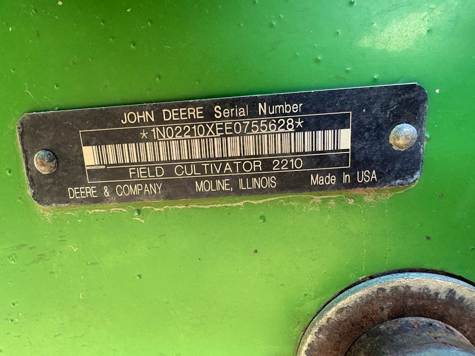 John Deere 2210