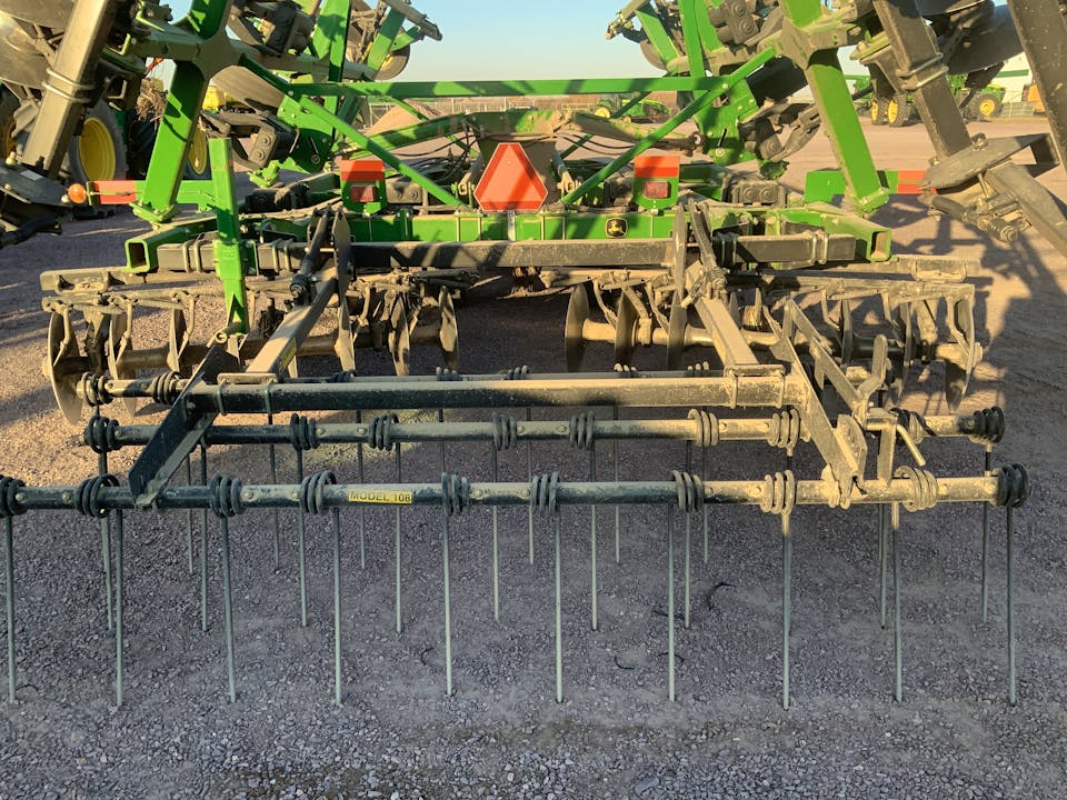 John Deere 2720