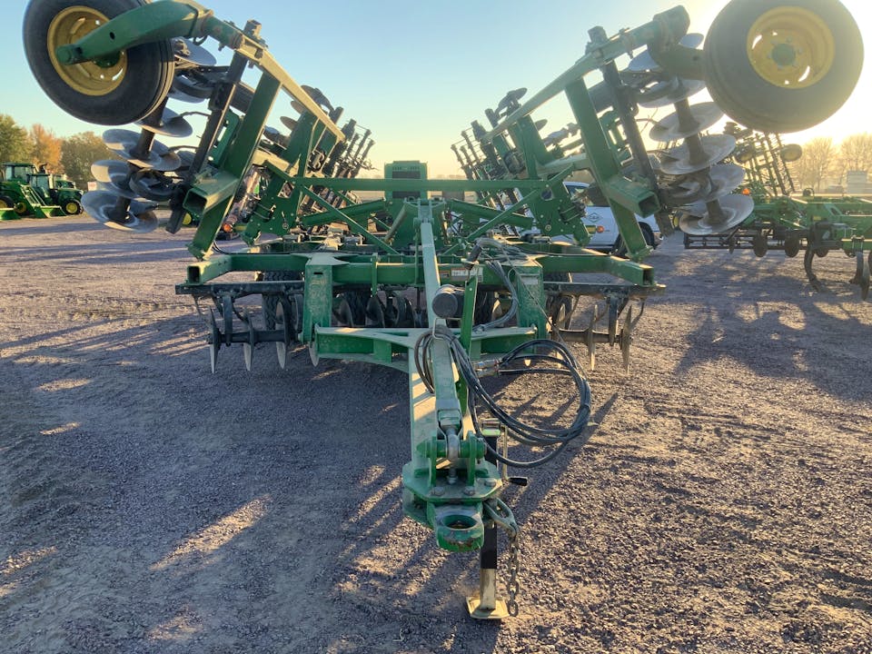 John Deere 2720