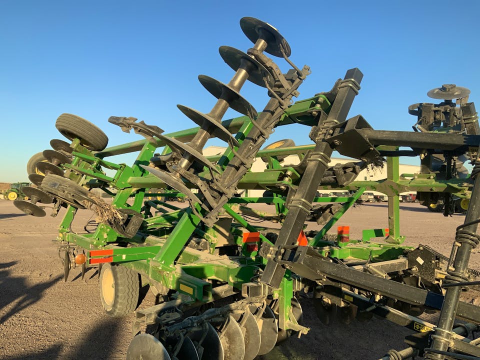 John Deere 2720