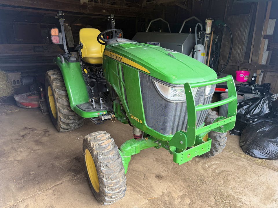 John Deere 3033R