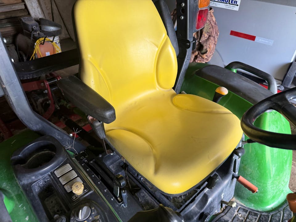 John Deere 3033R