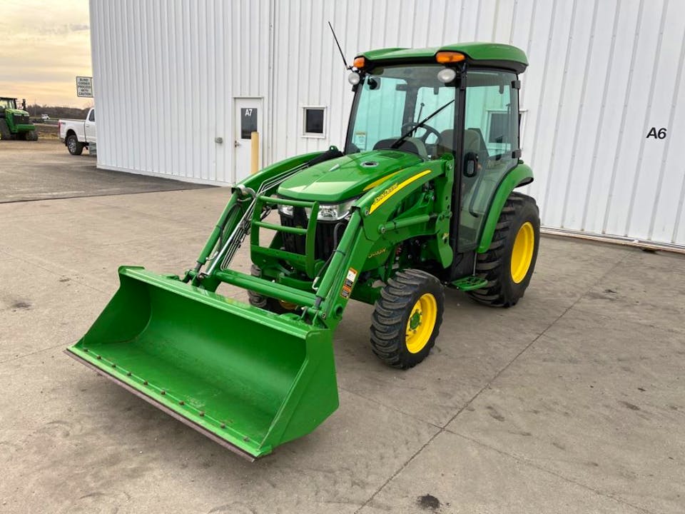 John Deere 3033R